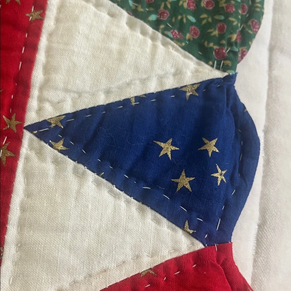 HANDMADE Angel Praying Choir Festive QUILT Scalloped Edges HOLIDAY CHRISTMAS Tre
